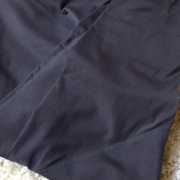 Fabletics Polly Capri ll Workout Leggings w/ Mesh - Picture 7 of 9